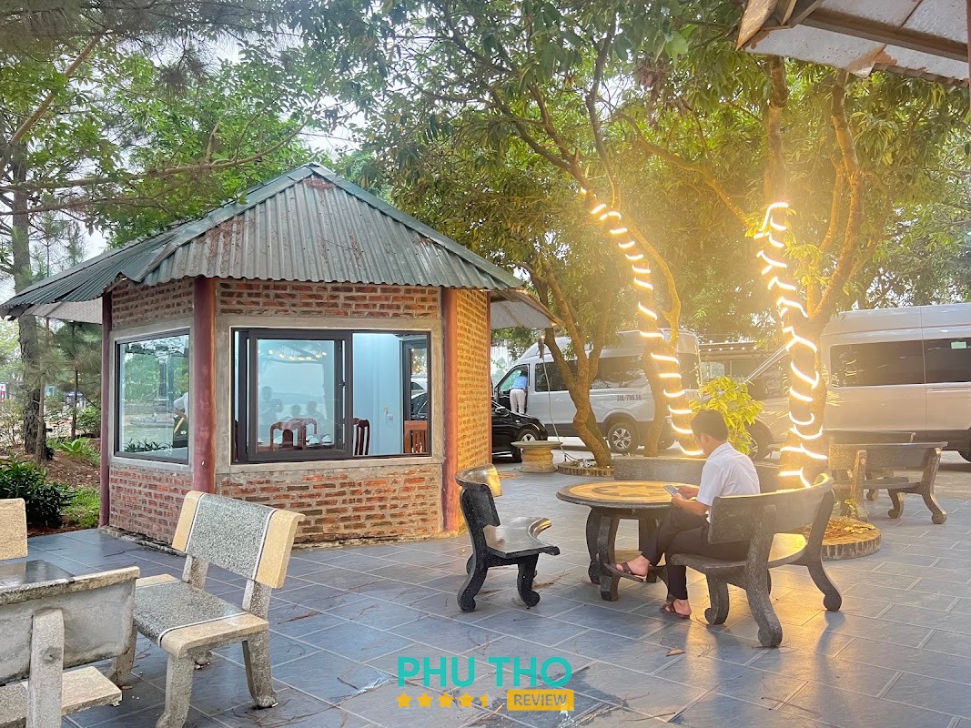 Nhà Hàng Tây Hồ Xuân Hòa